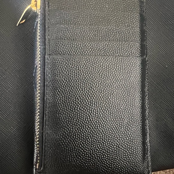 YSL Authentic Grain De Poudre Matelasse Chevron Monogram Compact Wallet Black - Picture 3 of 4